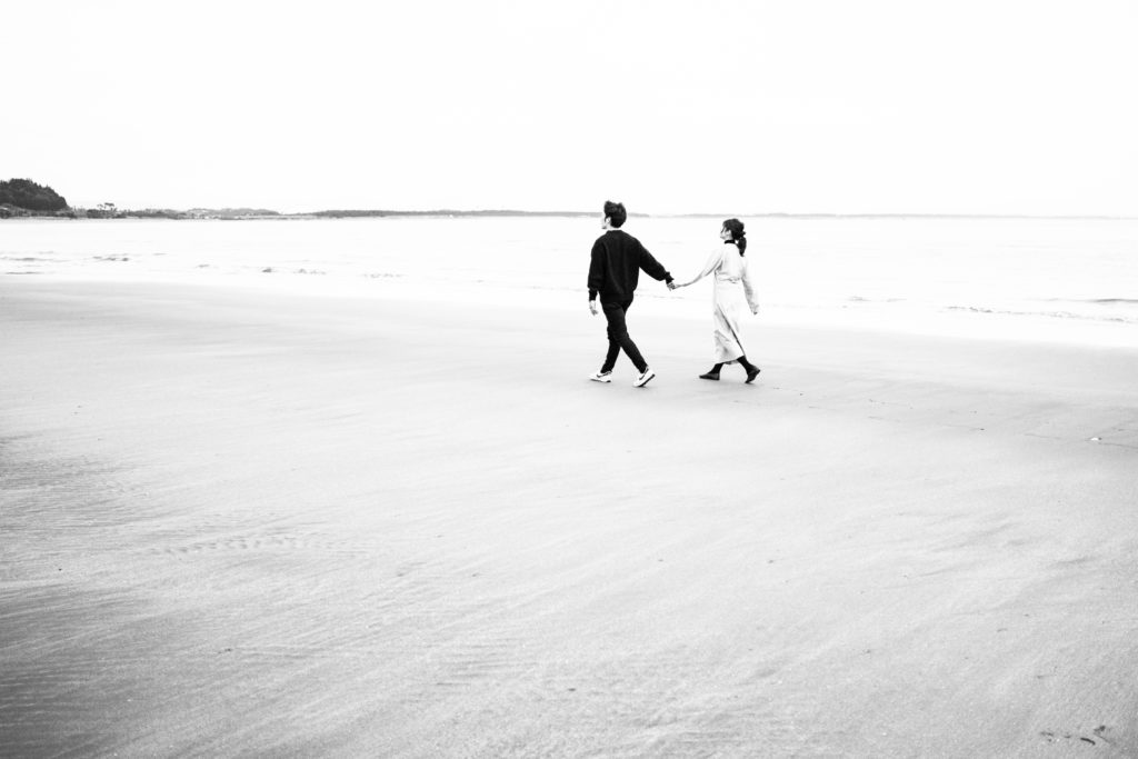 Japan wedding destination wedding photographer beach shoot